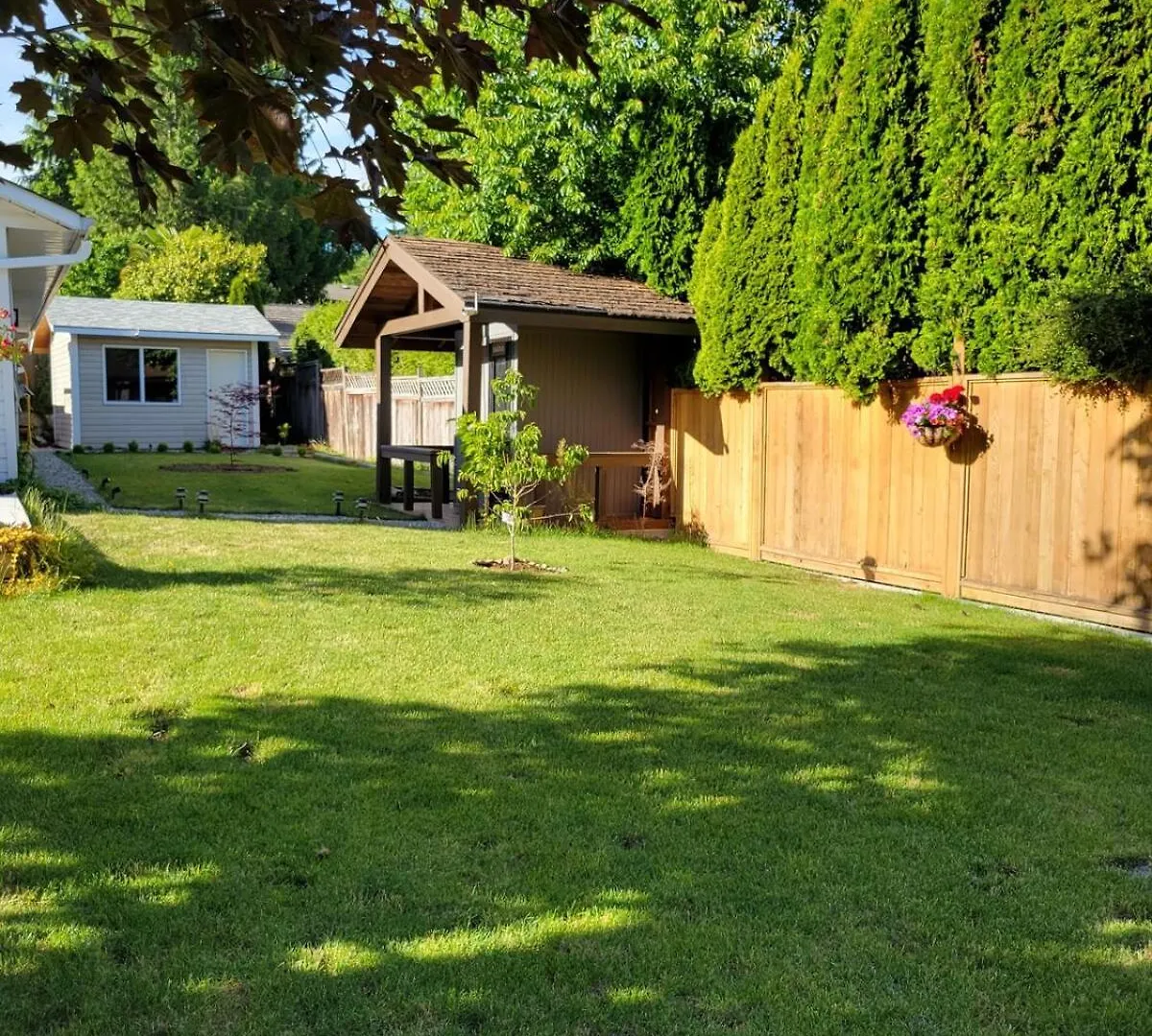 Joyveal'S Homey Place 2 Sechelt Homestay